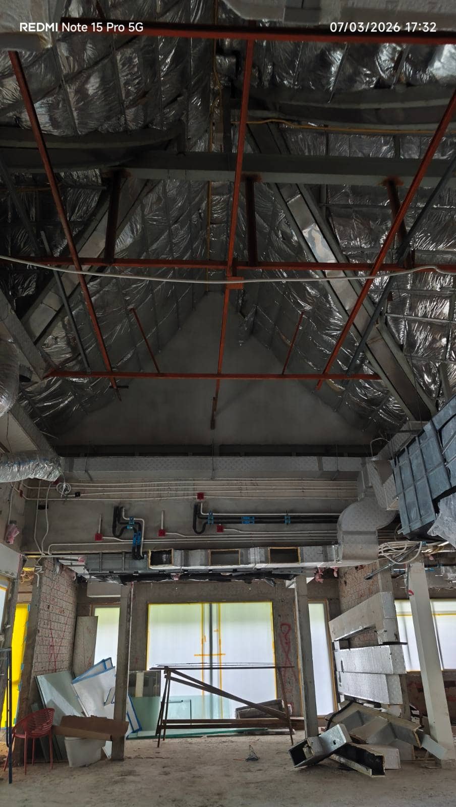 The roof: structure and insulation before closing